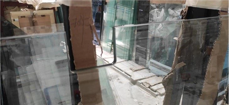 AUTOMATICAL GLASS DRILLING AND MILLING MACHINE